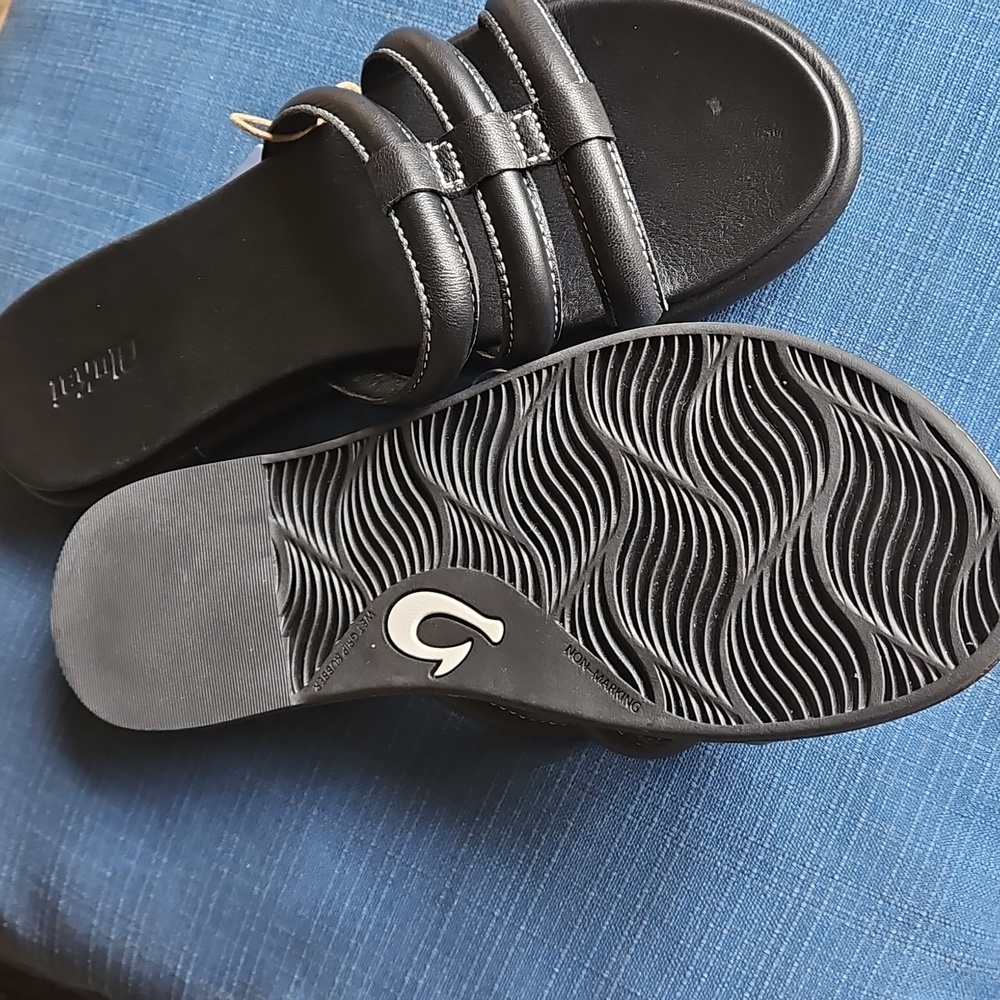 OluKai Tiare Leather Slides Sandals Black, White Contrast Stitch Detail Size 11 - Picture 3 of 5